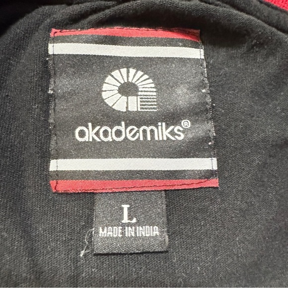 Akademiks Men’s Shirt L Black Red Short Sleeve 100% Cotton Pocket Tee No Flaws - Picture 2 of 8